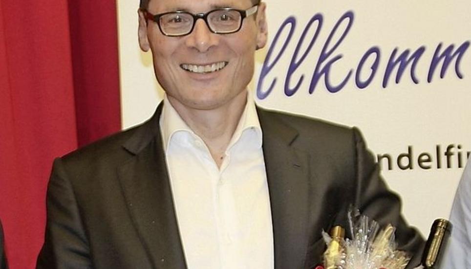 Politiker zum Anfassen, der selbst hart anfasst: Nationalrat Roger Köppel. Bild: RoMü