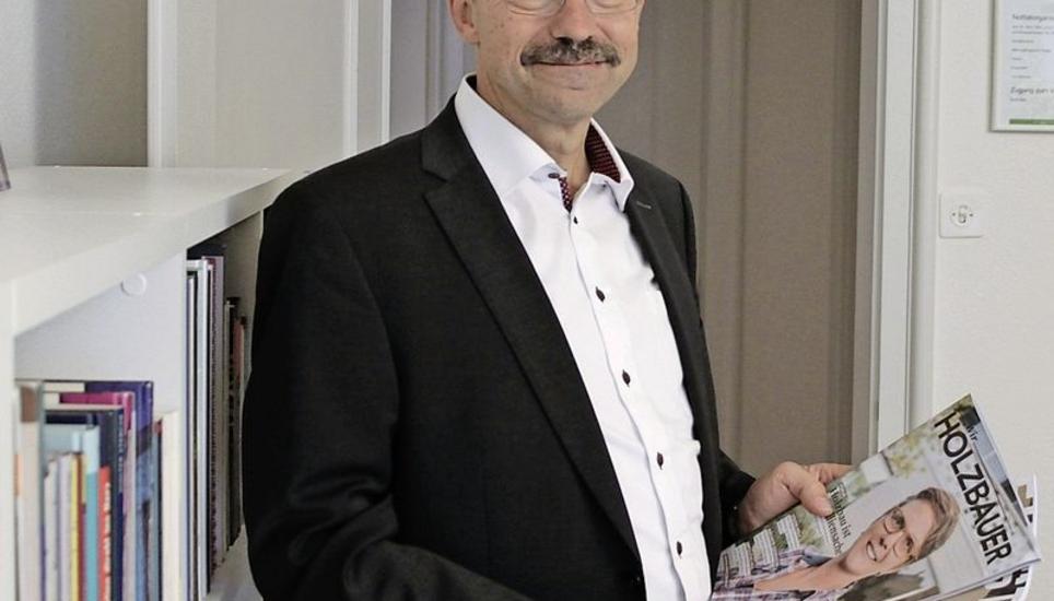 Hans Rupli in seinem Büro in Zürich. Bild Daniel Jung