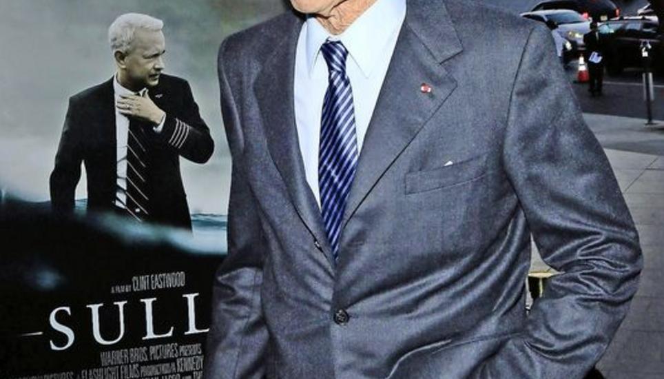 Clint Eastwood erzählt die Geschichte von Kapitän Sullenberger, der auf dem Hudson River notlandete – und danach von den Untersuchungen fast ruiniert wurde. Bild: Key