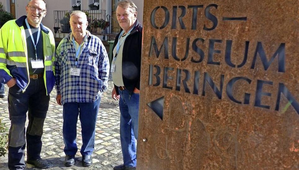 Bearbeiten Holz und Metall: Peter Stettler, Walter Toniolo und Erich Schwaninger (v. l.) präsentieren ihre Werke derzeit im Beringer Ortsmuseum. Bild Theo Kübler