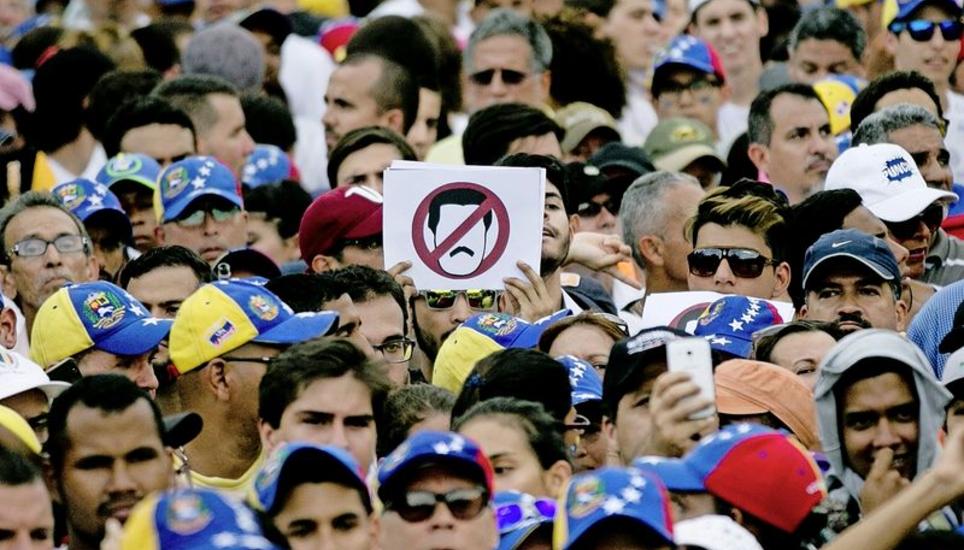Seit Tagen ist das Volk in der venezolanischen Hauptstadt Caracas auf den Strassen, um gegen den umstrittenen Präsidenten Nicolas Maduro zu demonstrieren. Bild Key