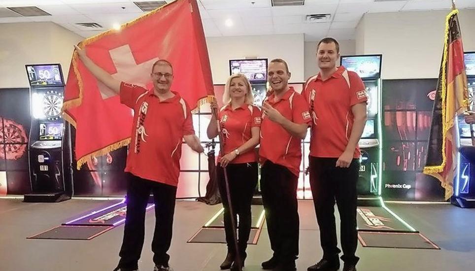 Das Schweizer Nationalteam in Las Vegas: (v. l.) Raymond Balbach, Mihane Sadiki, Swen Gewalt und Vullnet Xhemaili freuen sich über den starken dritten Platz. Bild: zvg