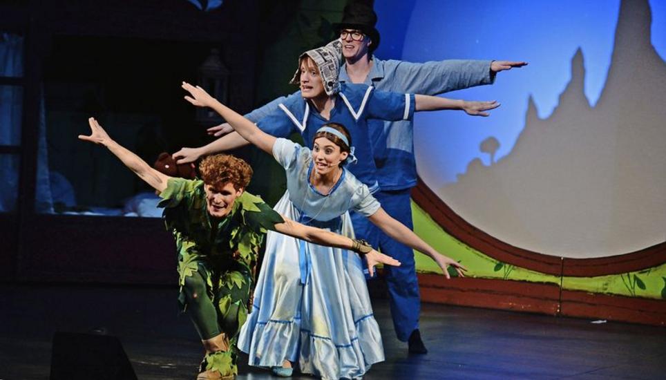 Mit viel Liebe zum Detail entlockten die Hamburger Schauspieler der altbekannten Story von Peter Pan neue, ungewohnte Aspekte. Bild Selwyn Hoffmann