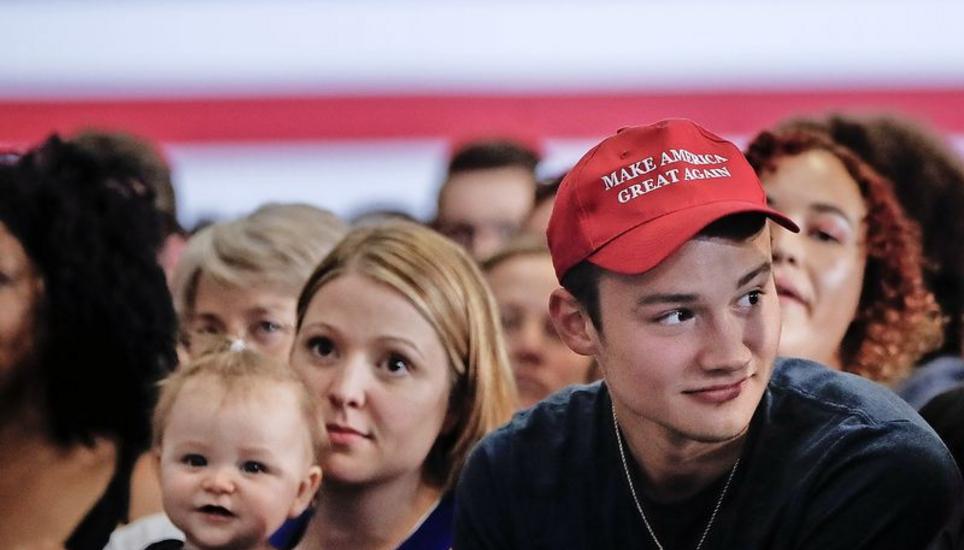 Dass die USA und ihre Wirtschaft wieder «great» werden, erhoffen sich viele amerikanische Wähler. Doch mit einer Abschottungspolitik wird der Aufschwung nicht zu haben sein. Bild: Key