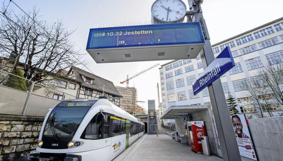Seit dem 13. Dezember 2015 halten an der Station Neuhausen Rheinfall Züge. 550 Menschen steigen hier werktags ein und aus. Zahlen fürs Wochenende wollen die SBB keine nennen. Bild: Selwyn Hoffmann