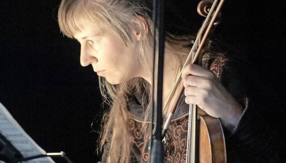 «Es gibt in der Tonkunst kein Geschäftsmodell» – Helena Winkelman während einer Aufführung ihrer Oper «Das Allmachtsrohr» in Zürich. Bild: zvg