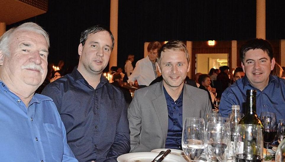 FC Ramsen in bester Laune: (v. l.) Präsident Ernst Gnädinger, Claudio Höhener, Trainer Beat Signer, Markus Liniger.
