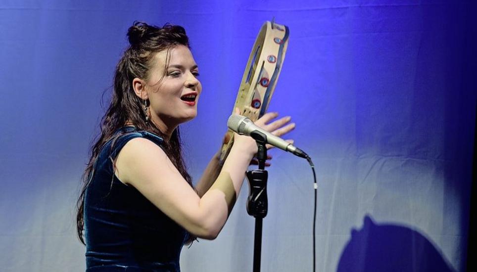 Meisterin intimer Stimmungen: Elina Duni. Bild: Selwyn Hoffmann