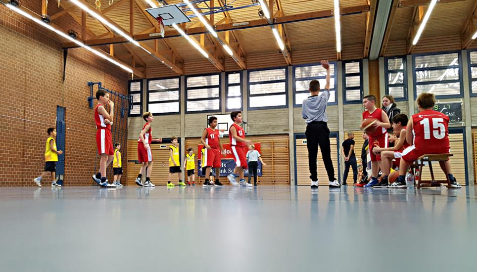 Die U12-Junorinnen und Junioren des KTV Schaffhausen im Spiel gegen die «Black Bears» aus Frauenfeld. Bild: PH
