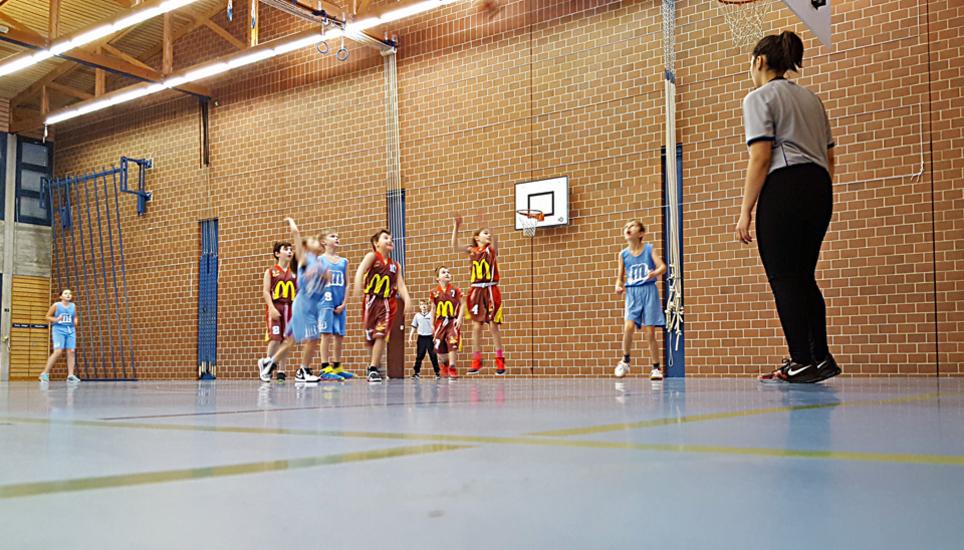 Die Referees haben alles stets im Blick. Bild: PH