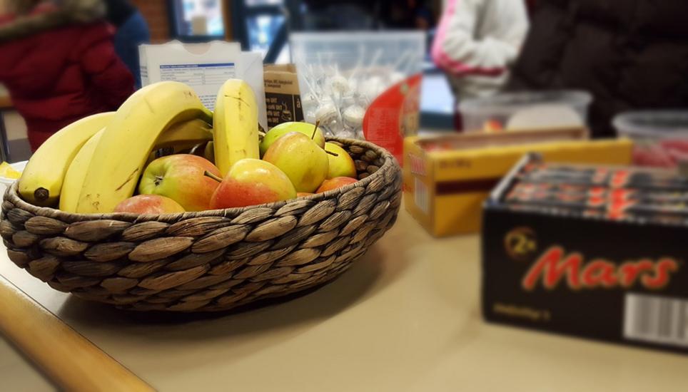 Zwischendurch einmal eine Banane? Oder doch etwas Süsses? Bild: PH