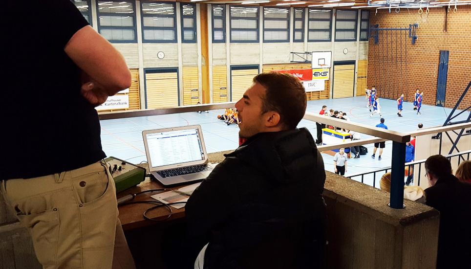 Der Speaker hält die Fäden während des ganzen Turniers zusammen. Bild: PH
