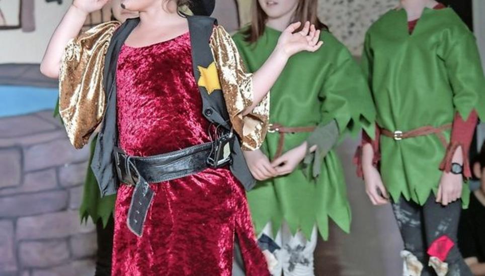 In voller Aktion: Manon Conçalves als Sheriff von Nottingham. Bild: Michael Kessler