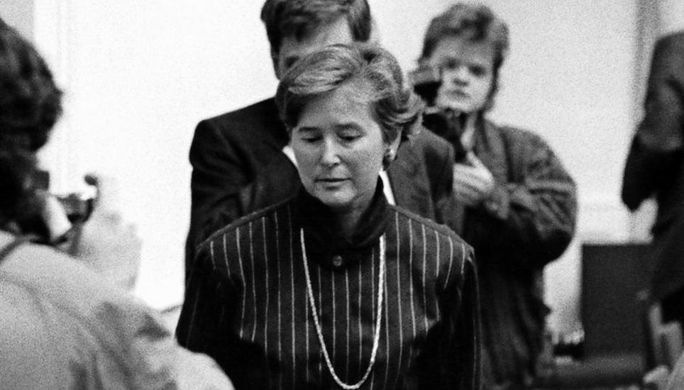 Der bitterste Moment in der politischen Karriere von Elisabeth Kopp: Am 12. Dezember 1988 verkündete die FDP-Politikerin ihren Rücktritt als Bundesrätin. Bild: Key