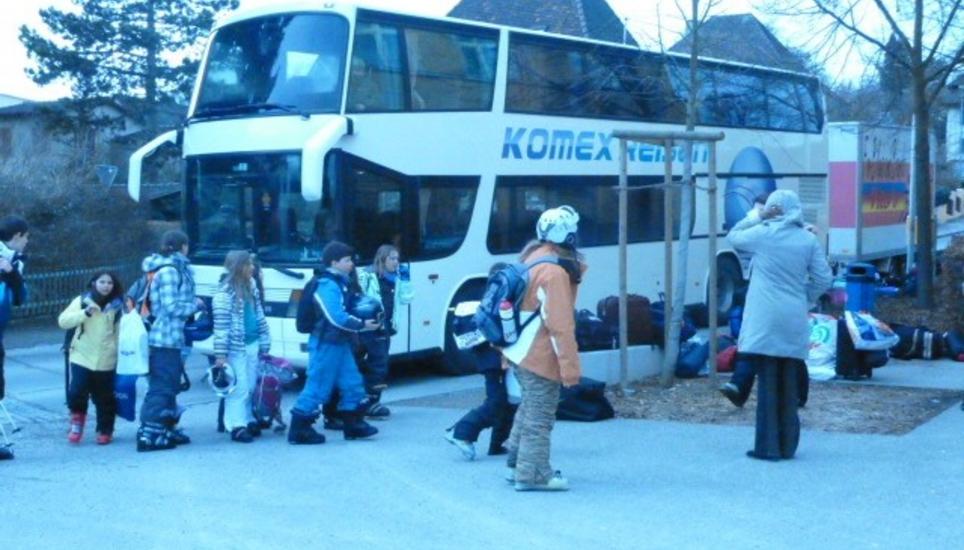 Kinder unterwegs ins Skilager. Bild: Archiv Radio Munot