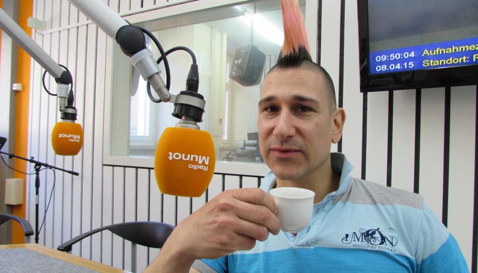 Auch Satiriker Andreas Thiel kommt auf die Hirschenbühne. Bild: Radio Munot