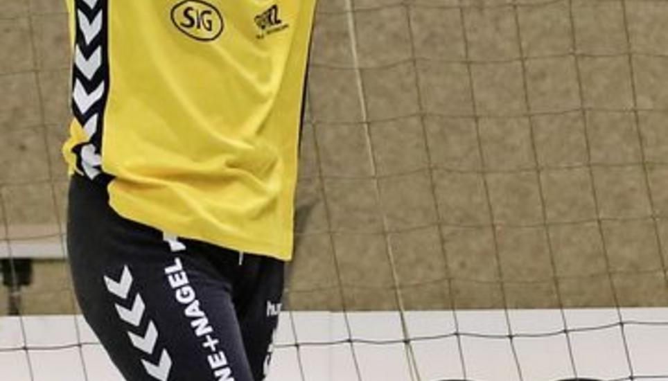 Aurel Bringolf bejubelt eine seiner 16 Paraden im Derby gegen Pfadi Winterthur beim 24:23 für die Kadetten.Bild Daniel Küttel