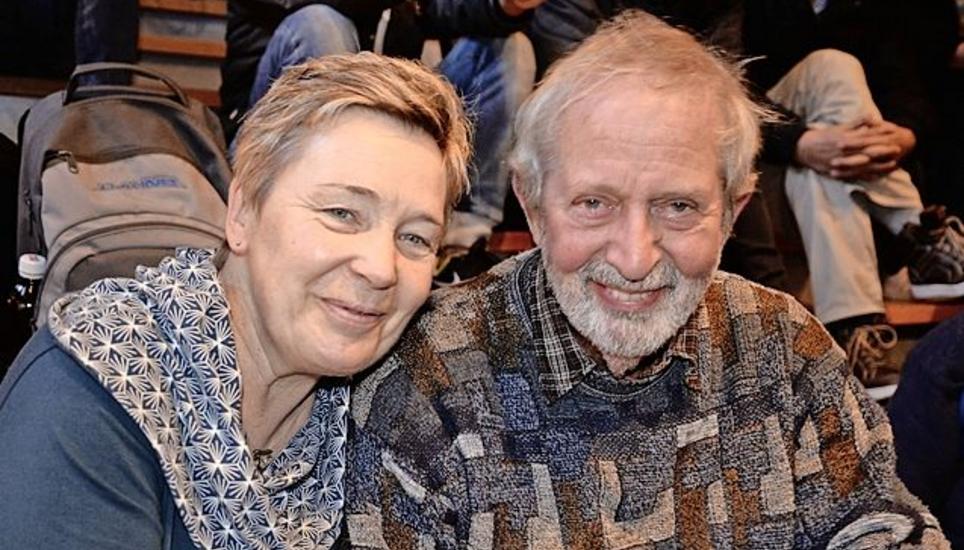 Theresa Bärfuss und Ueli Halder finden es wichtig, dass man Einblicke in die fremden Kulturen erhält. Bärfuss engagiert sich auch als freiwillige Helferin und begleitet eine tibetanische Frau im Alltag.