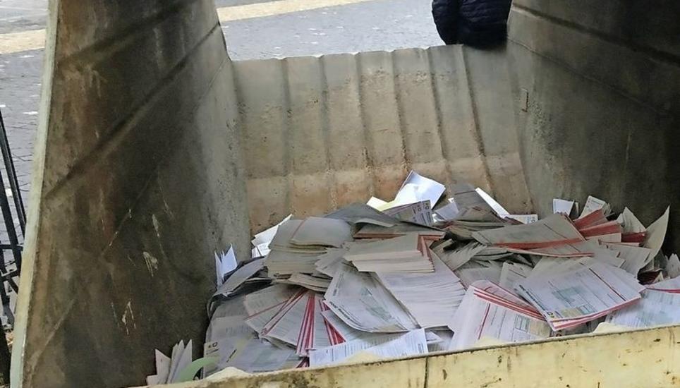 Die Stadt hat reagiert und wird künftig sensible Daten nicht mehr in Mulden entsorgen, wie dies am letzten Mittwoch geschehen ist. Bild: Zeno Geisseler