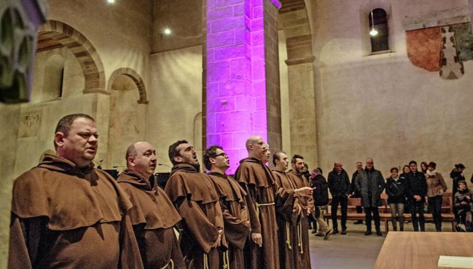 Die acht Profisänger von The Gregorian Voices, hier im Münster zu Allerheiligen, üben alle noch andere Berufe aus. Bild: Selwyn Hoffmann