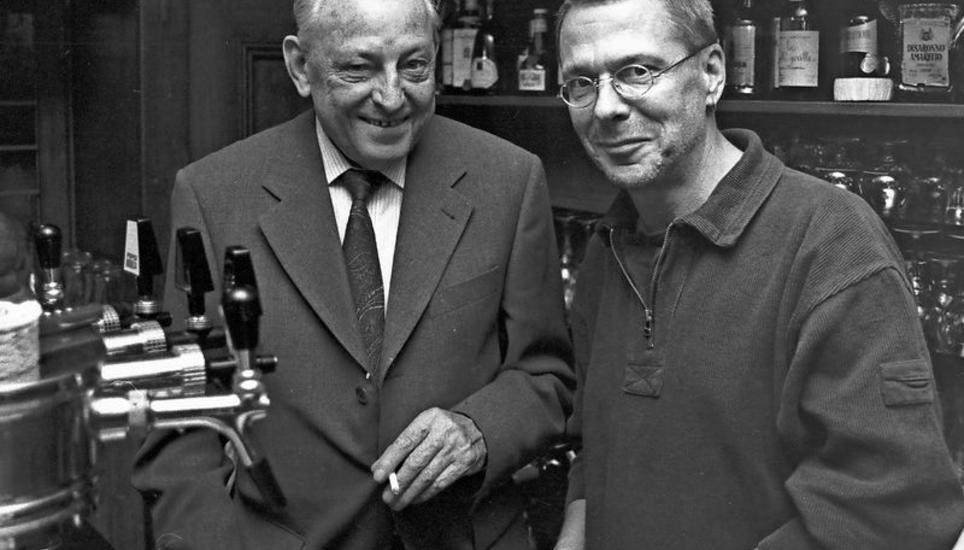 Roli Tanner (links) war 40 Jahre lang die treibende Kraft im «Schützenstübli». 1974 trat der deutsche Liedermacher Reinhard Mey an der Vorstadt auf. Archivbild: Bruno + Eric Bührer