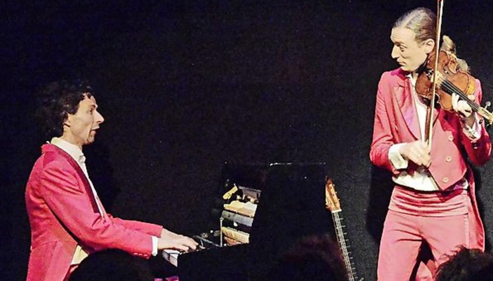Das Duo Les Papillons mit Giovanni Reber an der Geige und Michael Giertz am Piano verstand es vortrefflich, klassische Ohrwürmer problemlos mit Welthits der Popmusik zu verbinden.