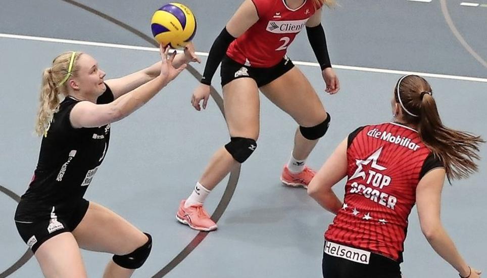 Vielversprechendes Comeback: Lisa Leu (Mitte, Nummer 2) ist wieder zurück bei Kanti und deutete sogleich ihr Potenzial als Liberospielerin an. Bild: Werner Schläpfer
