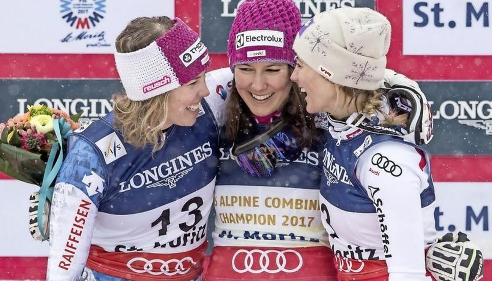So sehen Sieger aus: (v. l.) Michelle Gisin, Wendy Holdener und Michaela Kirchgasser strahlen um die Wette. Bild: Key