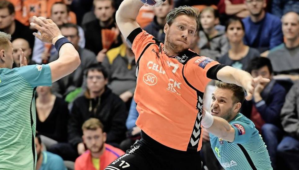 Gut gekämpft, trotzdem verloren: Kadetten-Spielmacher Gabor Csaszar will mit aller Macht ein Tor erzielen.Bild Alexander Wagner
