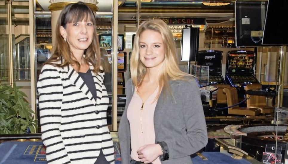 Auf Jlona Vlach (l.) folgt Melanie Spring als Direktorin von Swiss Casinos Schaffhausen. Bild: Jeannette Vogel