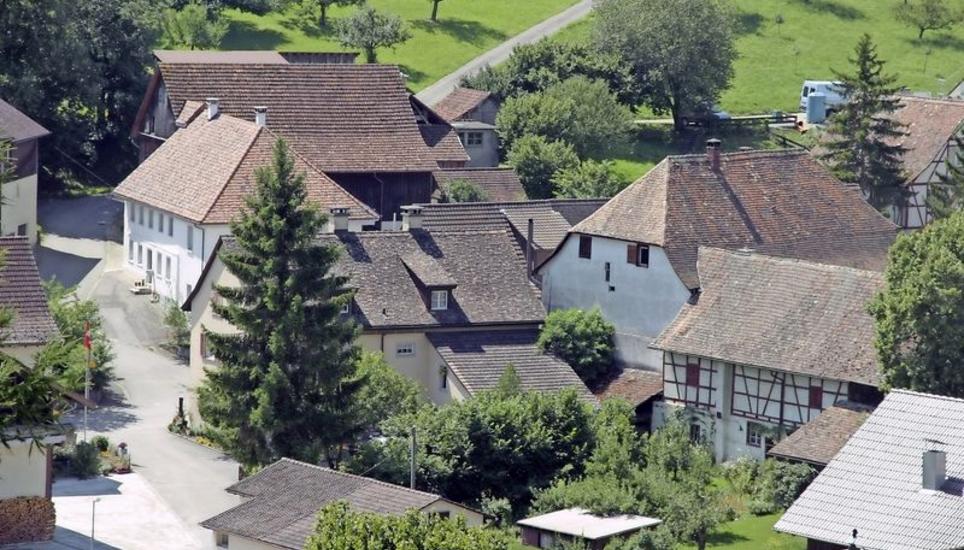 Das Ortsbild des Reiatdorfes Bibern ist «nur» von lokaler Schutzwürdigkeit. Wer wacht hier künftig über den Denkmalschutz? Archivbild Ulrich Flückiger