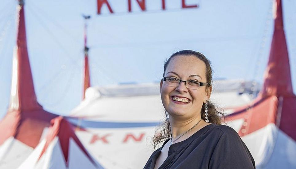Freut sich jedes Mal auf den Moment, wenn’s losgeht: Doris Knie zieht die Fäden im Hintergrund. Bild: zvg