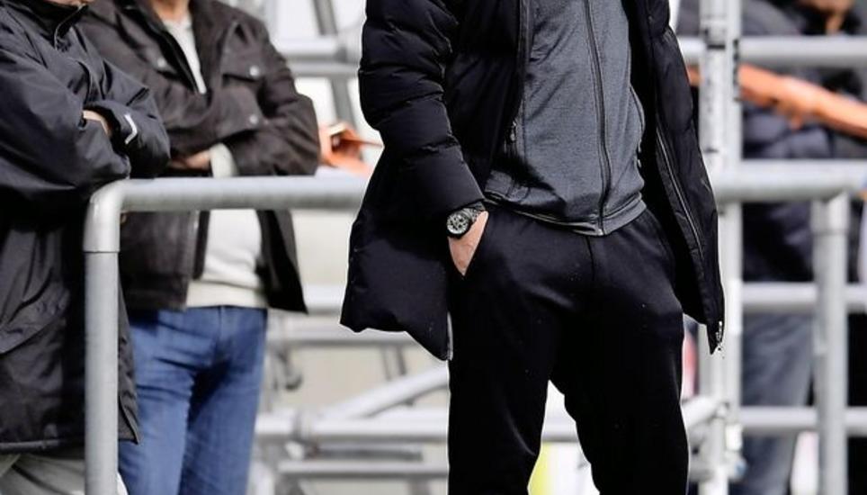 Da geht es lang: FCS-Trainer Murat Yakin fühlt sich bei seiner Mission beim FC Schaffhausen wohl. Der Erfolg ist da, sein Team hat Fortschritte gemacht. Bild: Key