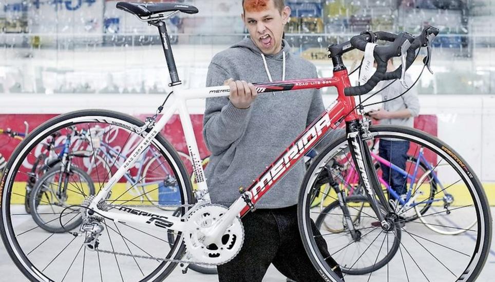 Schnell und leicht soll das neue Velo von Dani Ronner sein. Ob es das moderne Rennvelo sein soll? Ronner ist noch unsicher.