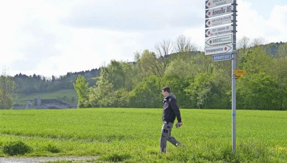 Das Areal Sandgrueb, wo die Migros ihr neues Einkaufszentrum eröffnen will, ist mit Ammonium belastet und überwachungsbedürftig. Stadtpräsident Bandixen: «Wer hier baut, trägt das Risiko.» Bild: Ursula Junker