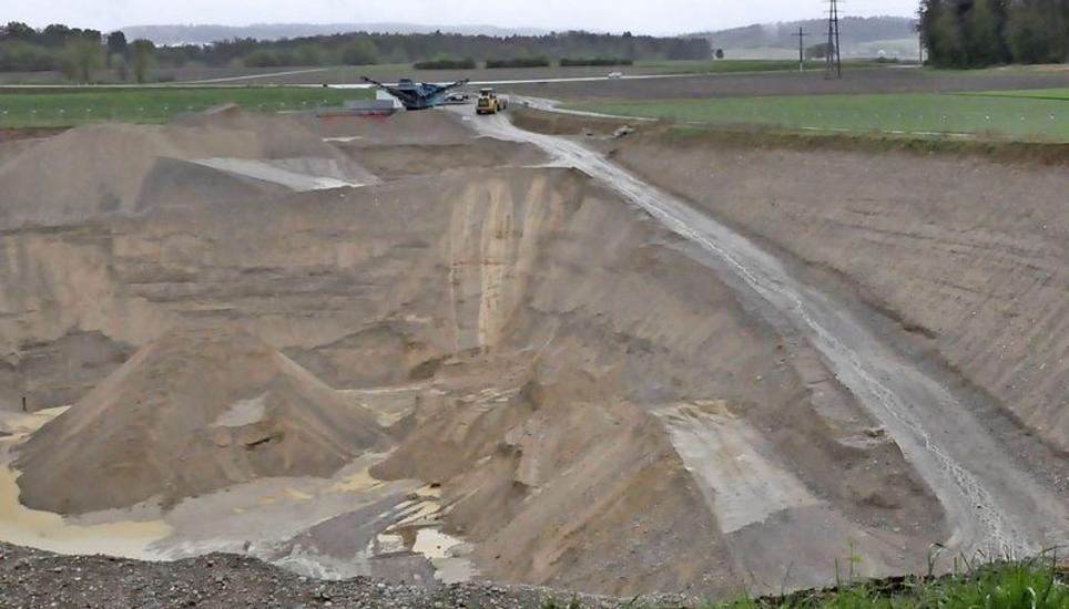 Auch der Kiesabbau im Rhinauer Feld bescherte der Gemeinde Rheinau im vergangenen Jahr unerwartete Mehreinnahmen. Bild: Mark Gasser