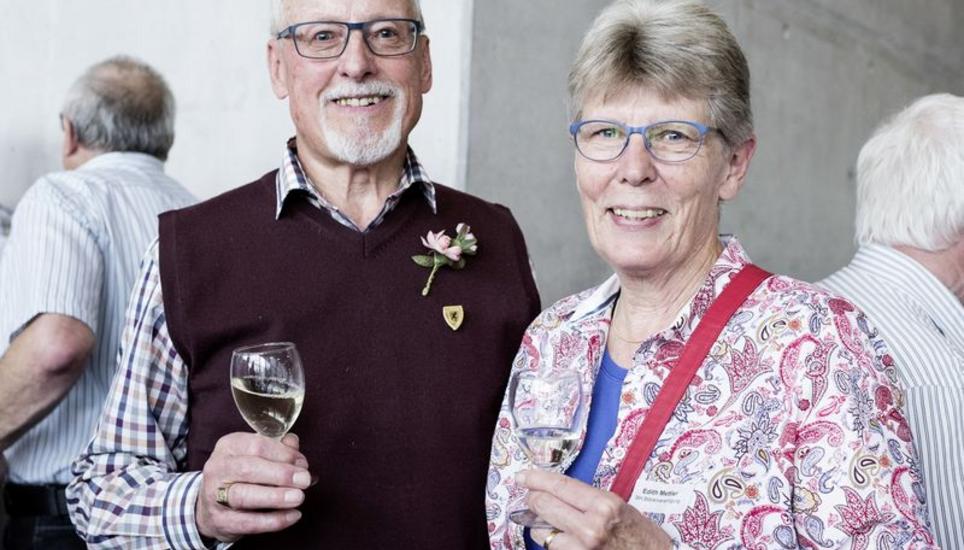 Edith Mettler, Schaffhauser Präsidentin der Schweizerischen Vereinigung der Veteraninnen, und Emil Waser.