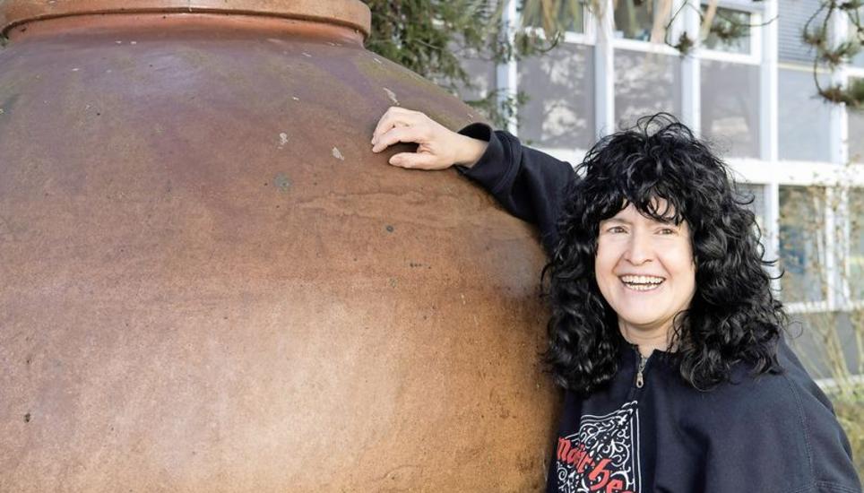 Ein 2000 Liter fassendes Gefäss auf dem Cilag-Gelände ist ein Lieblingsgegenstand von Ursi Neuenschwander. Bild: Jeannette Vogel
