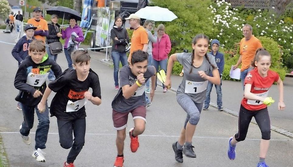 Beim traditionellen Jugendlauf der Stettemer Chilbi ging es am Samstagnachmittag trotz wechselhaftem Wetter so richtig zur Sache. Bild: Thomas Güntert