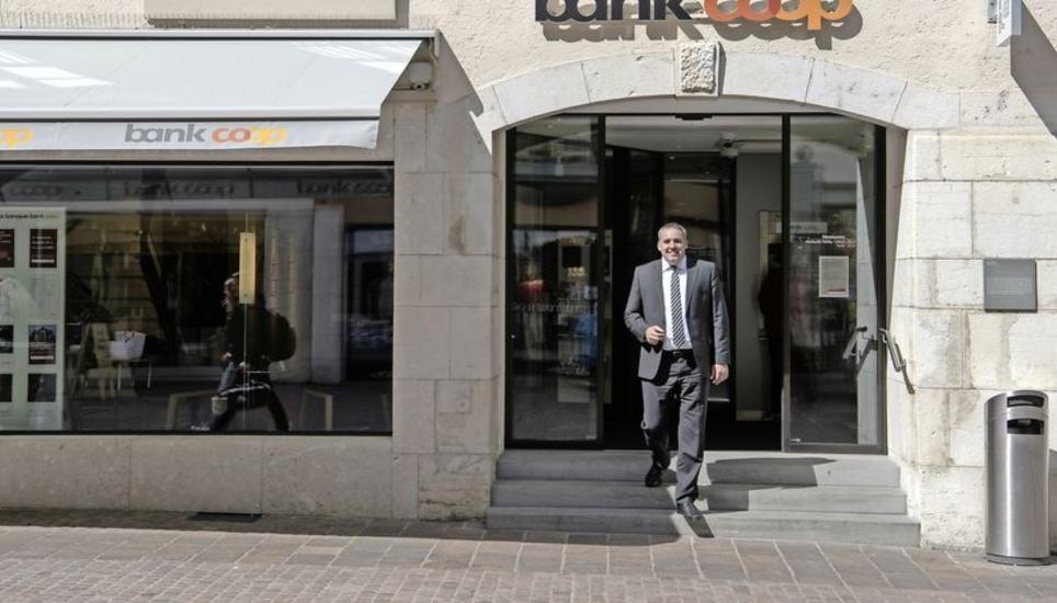 Bankdirektor Josef Montanari freut sich auf das neue Erscheinungsbild der Schaffhauser Geschäftsstelle. Bild: Jeannette Vogel