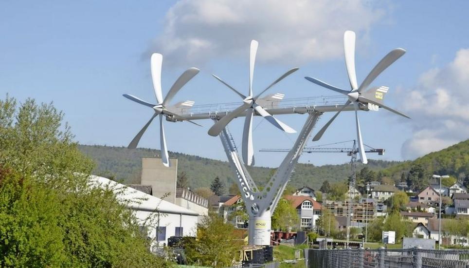 Wo sich zurzeit noch das Windrad Hans dreht, soll im Januar 2021 das neue Feuerwehrzentrum stehen. Bild: Thomas Güntert