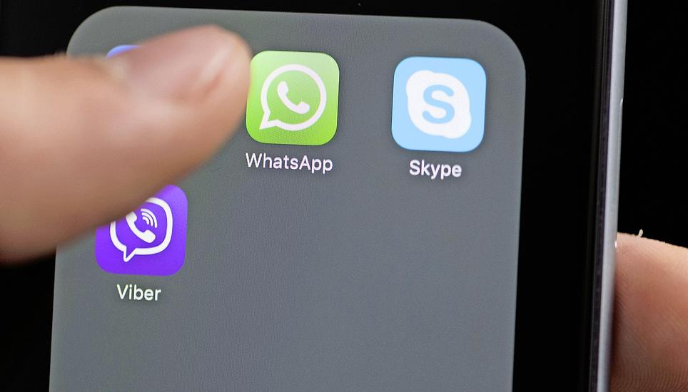 Mit Staatstrojanern kann die laufende Kommunikation, beispielsweise über WhatsApp, direkt überwacht werden. Die Ermittler dürften in der Lage sein, direkt mitzulesen, was der Verdächtige schreibt. Bild: Key