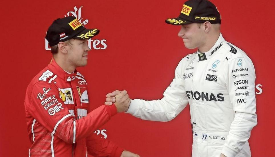 Shakehands nach einem spannenden Grand Prix: Die Dominatoren des Rennens von Spielberg Valtteri Bottas (r.) und Sebastian Vettel gratulieren sich gegenseitig. Bild: Key