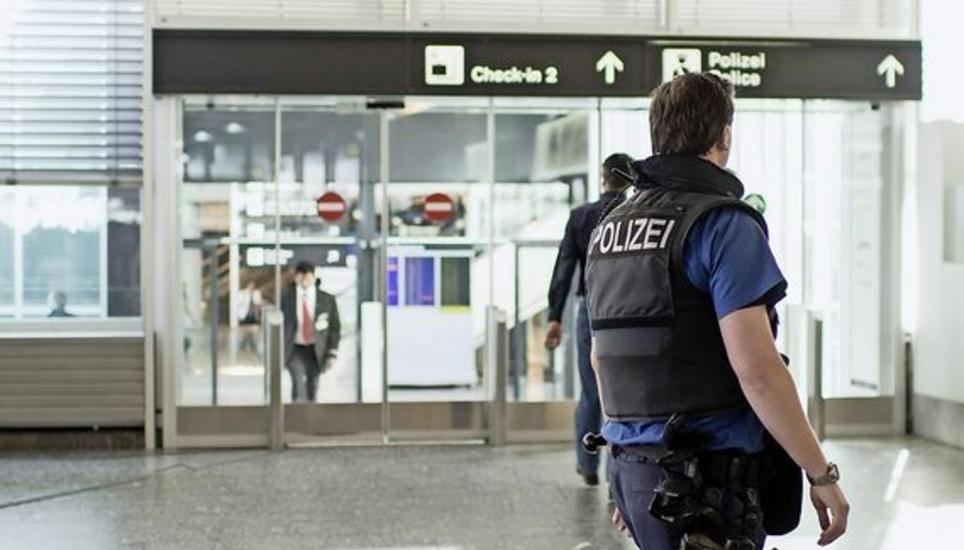 Über 500 Personen hat die Polizei am Flughafen Zürich die Einreise verweigert. Bild; Key