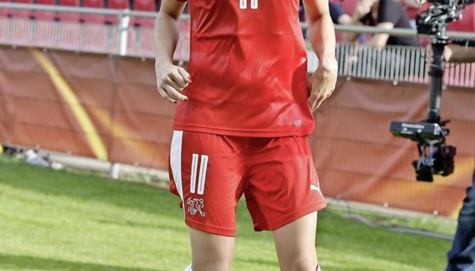 Mit Übersicht zum Sieg: Lara Dickenmann will gegen Frankreich gewinnen. Bild: Key
