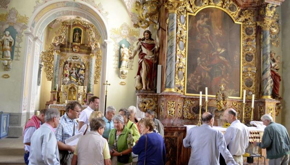 In der prunkvollen barocken Wallfahrtskirche in Bühl ist die Figur der heiligen Notburga zu sehen. Bild: Thomas Güntert