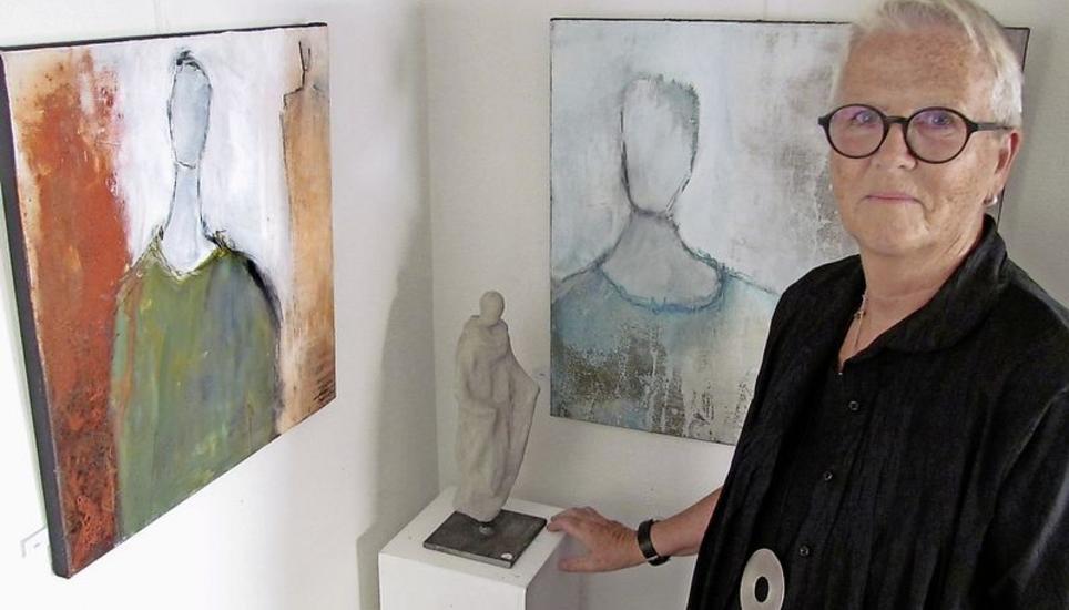 Edith Konrad hat ein Faible für Figuren. Bild: Ernst Hunkeler