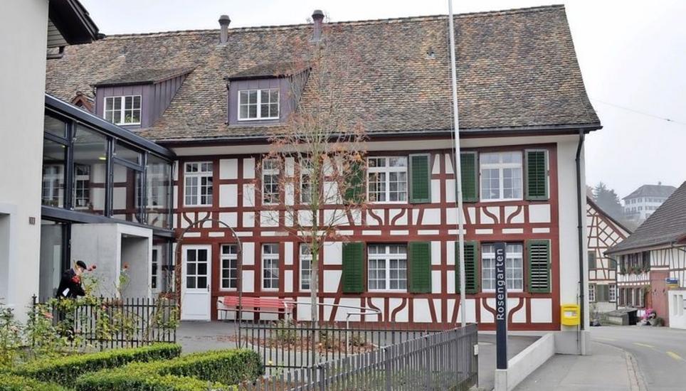 Die Behörden des Fürsorgeverbands Andelfingen, dessen Spitex heute im Kleinandelfinger Heim Rosengarten domiziliert ist, erarbeiteten mit den Ossinger, Thalheimer und den Stammer Gemeindevertretern eine Zusammenschlussvariante. Bild: Mark Gasser