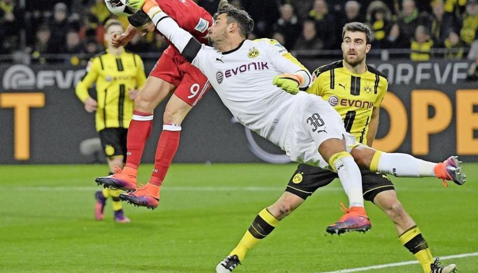 Roman Bürki, der einst in Schaffhausen unter Vertrag stand, ist einer der Schweizer in der Bundesliga. Der Keeper von Borussia Dortmund zählt zu den Besten seines Fachs und ist einer von acht Schweizer Ballfangkünstlern in der Liga. Bild: Key