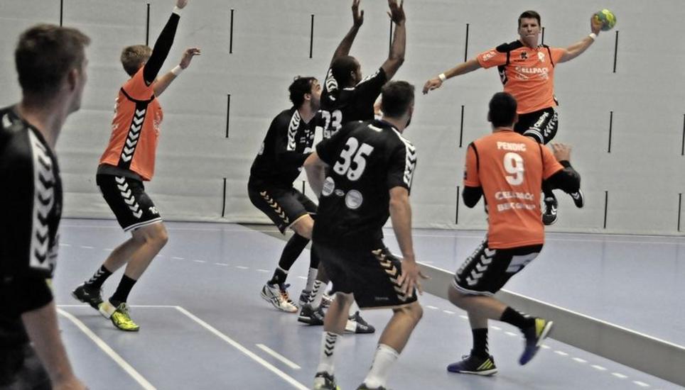 Ein dynamischer Captain setzt Akzente: der Kadetten-Linkshänder Dimitrij Küttel im Testspiel gegen Sélestat. Bild: hcs.